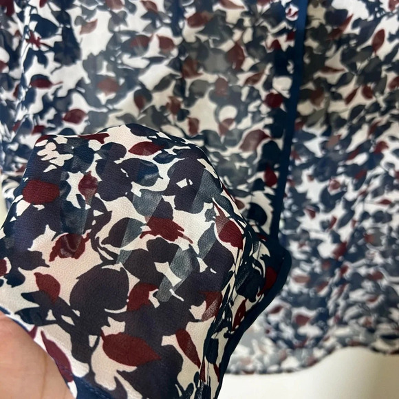 LOFT Floral Blouse SizeMP - Picture 4 of 9